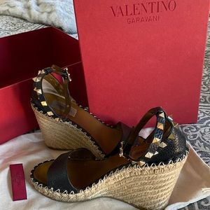 Black Valentino wedge size 7